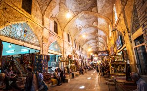 آینده بازارهای سنتی در ایران: چگونه می‌توانید از فرصت‌های فروش در بازارهای محلی بهره‌مند شوید؟