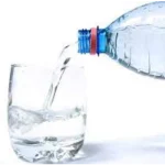 آب مقطر در دندانپزشکی برای دو منطور استفاده می شود. یکی برای شستشوی تجهیزات و دیگری جهت استفاده در اتوکلاو دندانپزشکی که در مورد دوم برای استریل شدن آب مقطر استفاده می شود. برای بین مصارف آب مقطر به صورت ۵ لیتری بسیار مناسب بوده و به راحتی استفاده می شود.