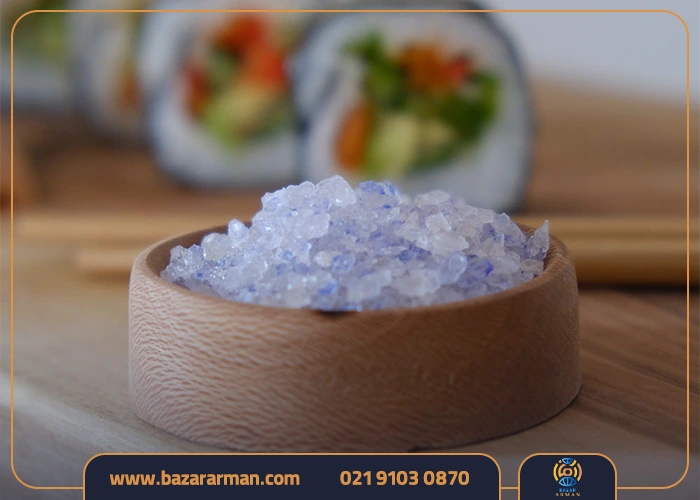 ۲. تزئین استیک و گوشت‌های گریل‌شده با نمک آبی کریستالی
